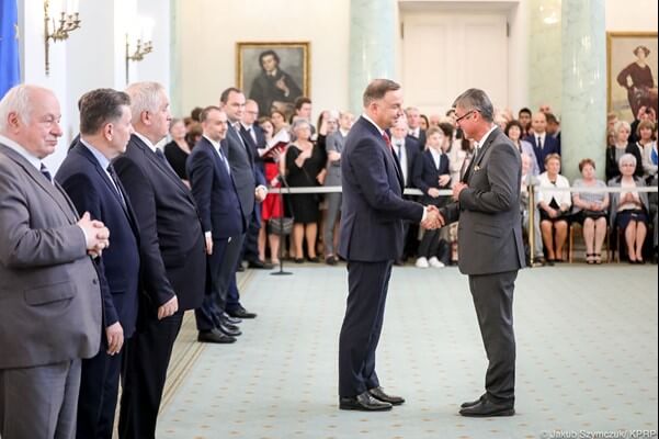 Prof. Łukasz Sułkowski, Prezes PCG Academia, z nominacją profesorską od Prezydenta RP